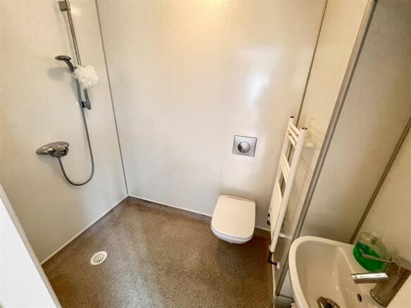SHOWER/WET ROOM