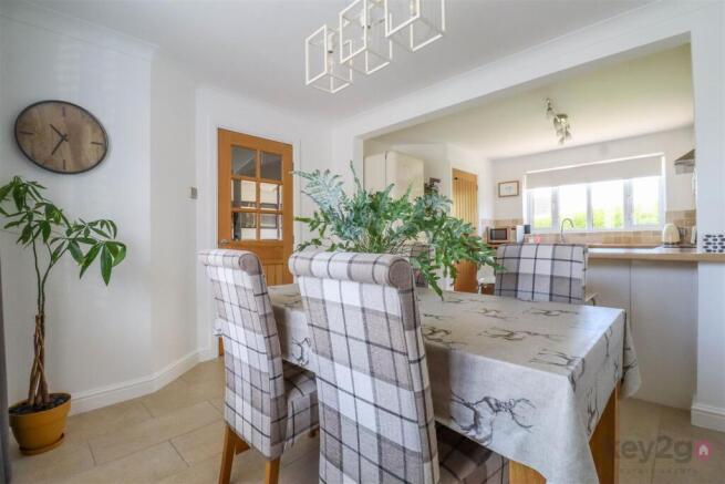 4 bed Detached for sale Image 7