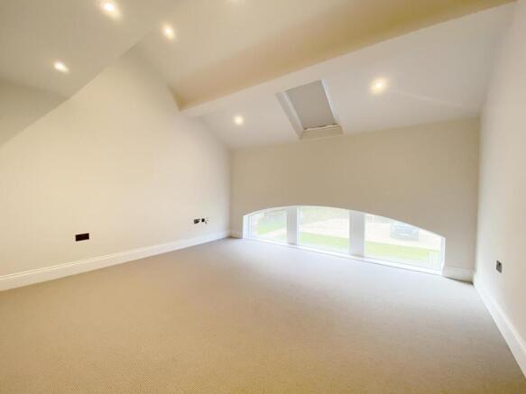 4 bed Mews to rent Image 7