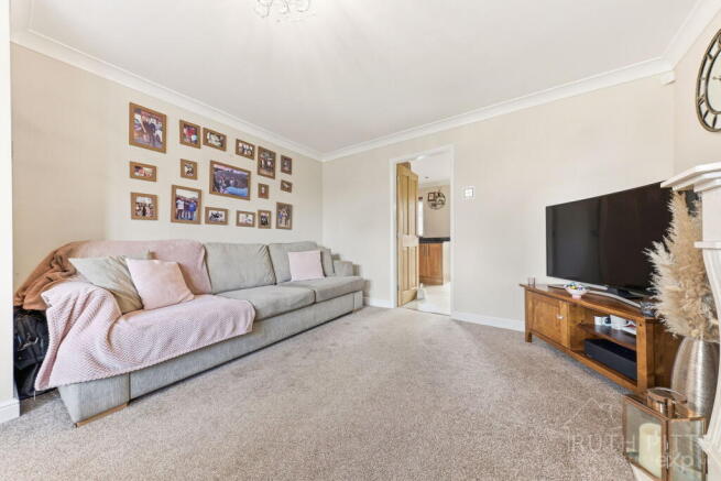 3 bed Semi-Detached for sale Image 6