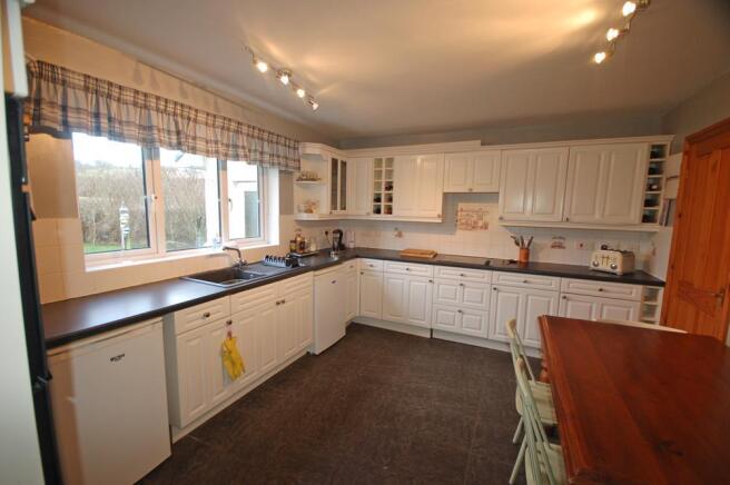 KITCHEN/ DINING ROOM