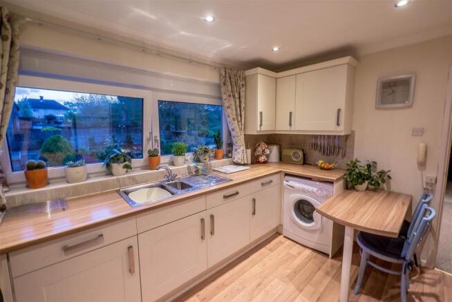 kitchen 2.jpg