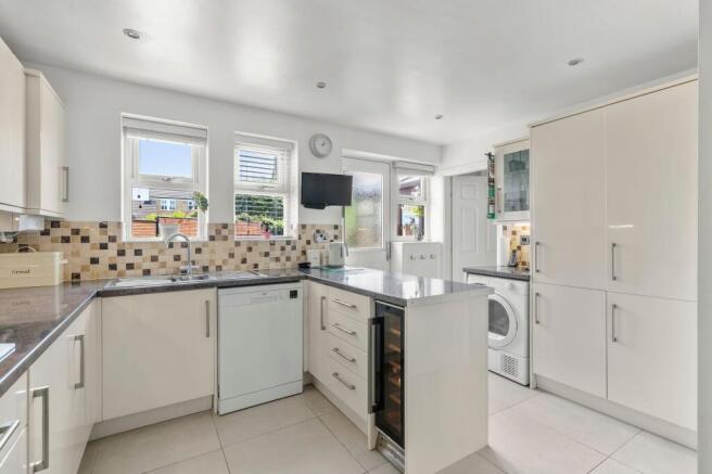 4 bed Detached for sale Image 10
