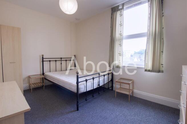 5 bed House to rent Image 5