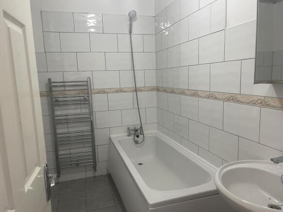2 bed Terraced to rent Image 7