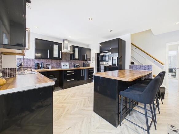 CAM05192G0-PR0220-STILL009