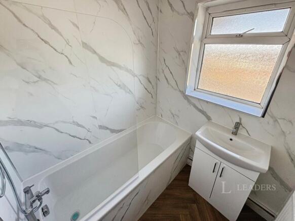 3 bed Terraced to rent Image 9