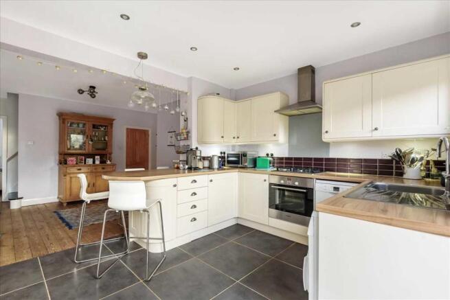 KITCHEN/DINING