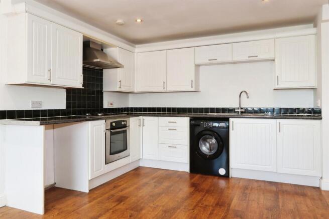 9 bed Apartment for sale Image 5