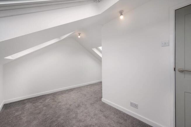 3 bed Terraced to rent Image 8