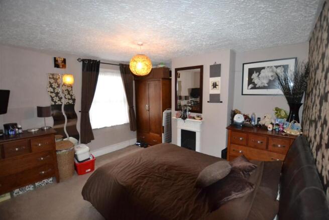 BEDROOM 1: