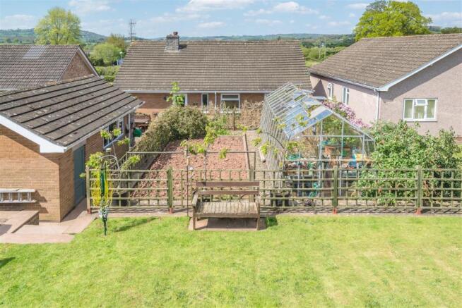 5 Park Avenue, Brecon-3.jpg