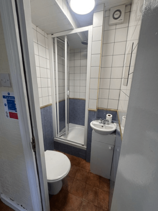 Studio to rent Image 5