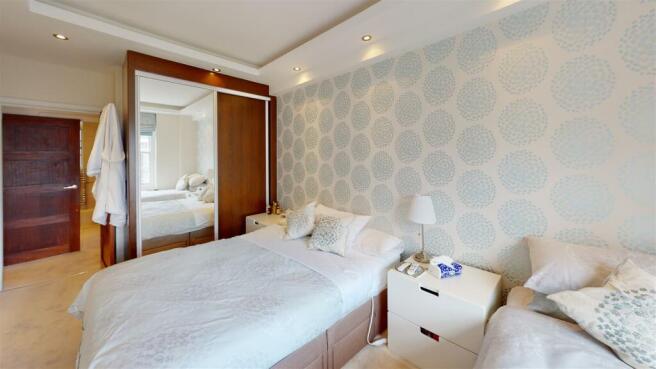 15-Portman-Square-London-W1H-Bedroom(3).jpg