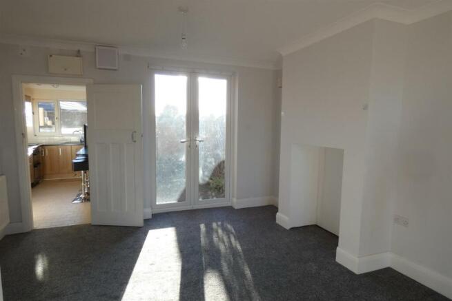 LOUNGE/DINING ROOM