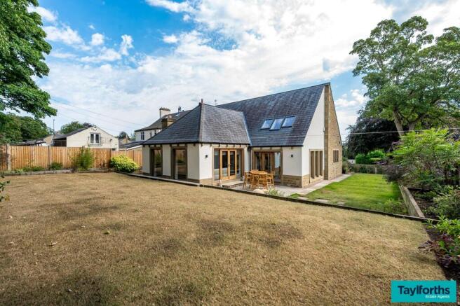 4 bed Detached for sale Image 5