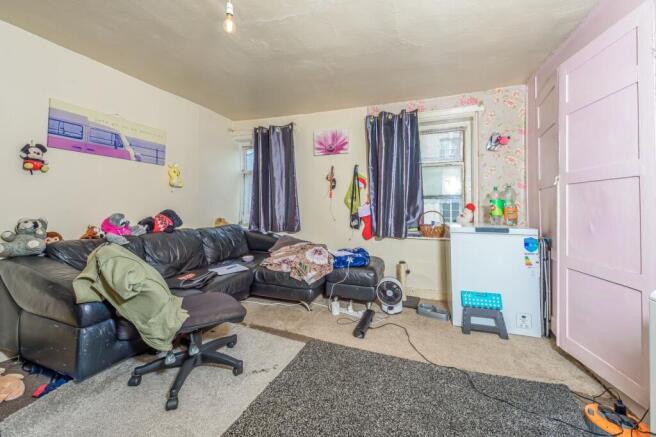 3 bed Flat for sale Image 9