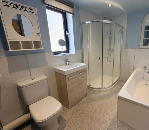 2 bed Flat to rent Image 11