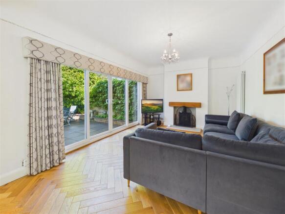 5 bed Semi-Detached for sale Image 9