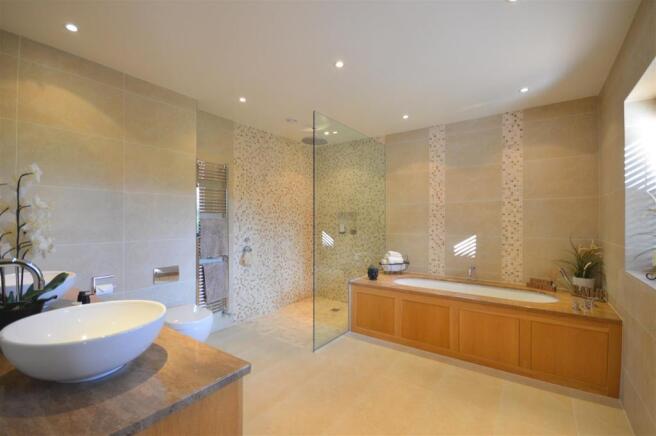 Ensuite Bath/Shower Room