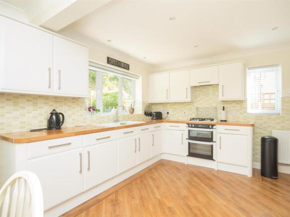DINING / KITCHEN