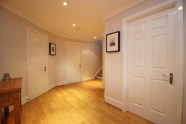 Entrance hall 2 - Co