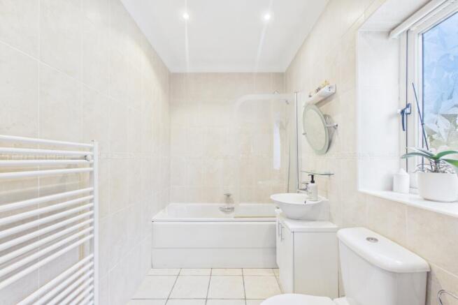 Luxurious and elegant family bathroom