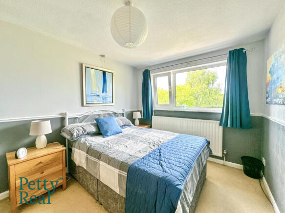 4 bed Semi-Detached for sale Image 5