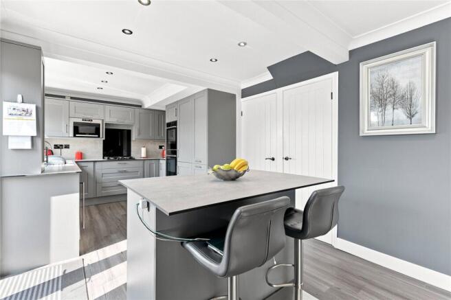 4 bed Detached for sale Image 4