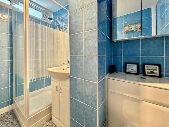 Shower Room.JPG