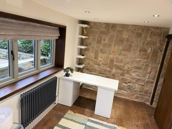 5 bed Detached to rent Image 11