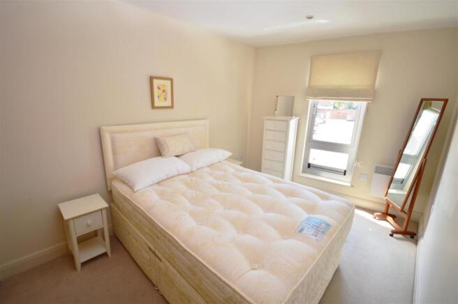 Bedroom 1 (2).JPG