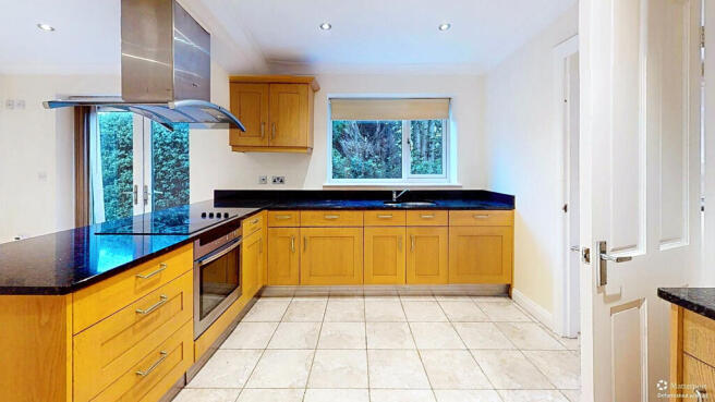 4 bed Semi-Detached for sale Image 6