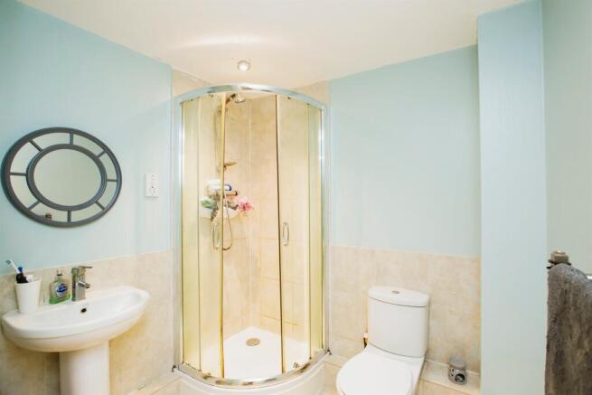 2 bed Apartment for sale Image 8