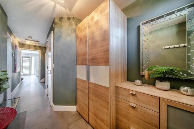 4 bed Town House for sale Image 5