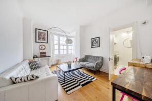 Flat 27a, Queens Court, Queensway, London W2 4QN