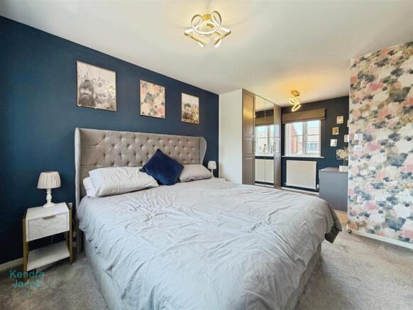 4 bed Detached for sale Image 11