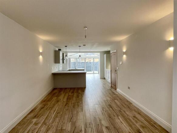 SITTING ROOM/KITCHEN/DINING AREA