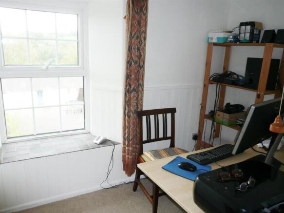Bedroom 2/Study