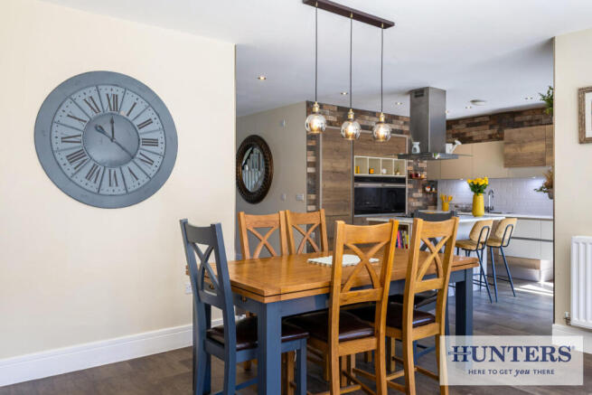 5 bed Detached for sale Image 9