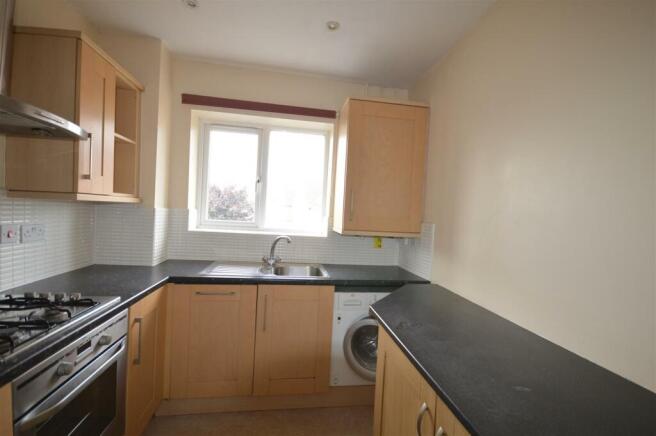 kitchen.2ofr.JPG