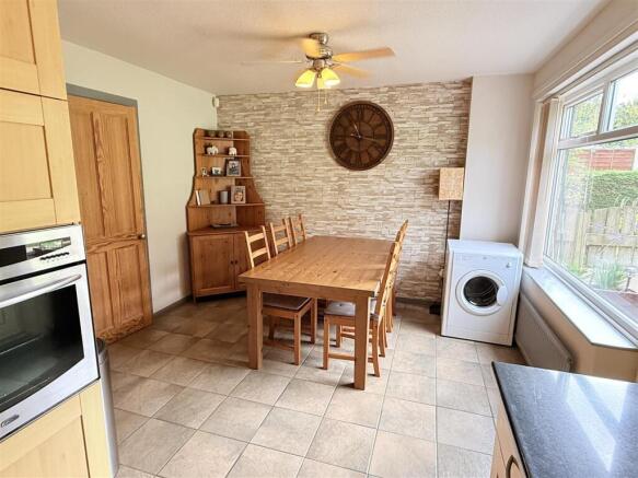 3 bed Town House for sale Image 7
