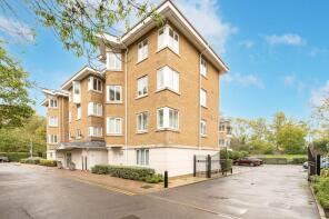 Flat 3, 12 Farringdon House, Strand Drive, Richmond TW9 4EU