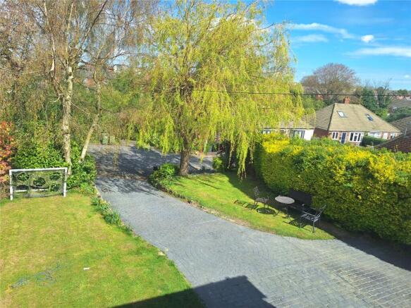 5 bed Detached for sale Image 12