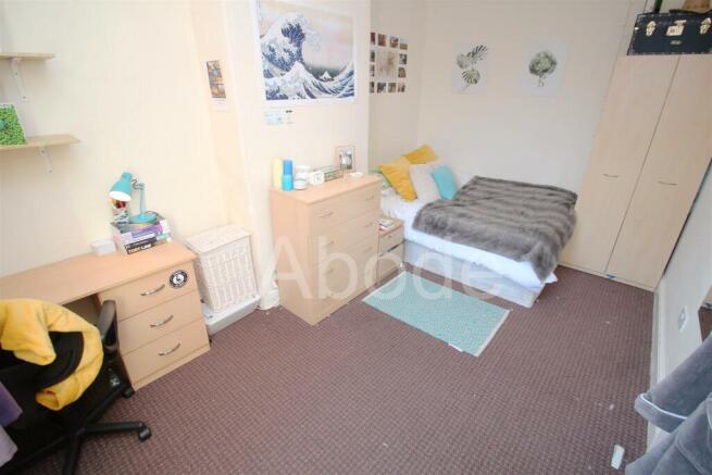 5 bed House to rent Image 12