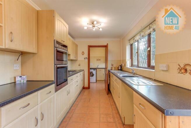 KITCHEN/DINING ROOM: