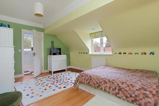 BEDROOM 2