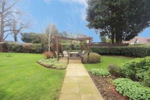 Flat 21, 28 Barnes Wallis Court, Oyster Lane, Byfleet, West Byfleet KT14 7HJ