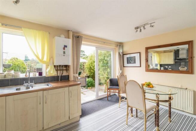 KITCHEN/DINING ROOM