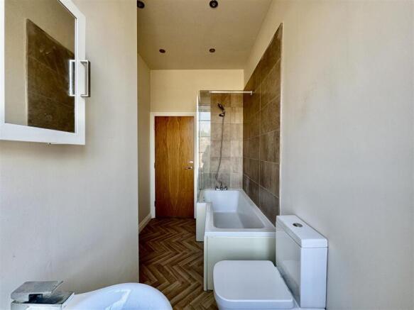 1 bed Apartment to rent Image 11